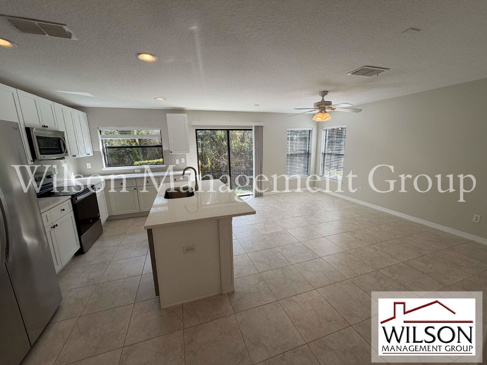 4/3 Luxury Townhome In Gated Windsor Lake Community property image