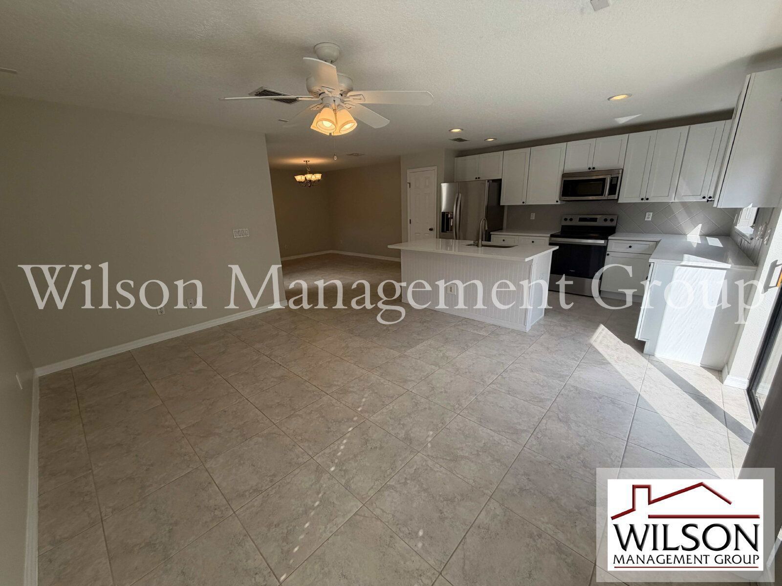 4/3 Luxury Townhome In Gated Windsor Lake Community property image