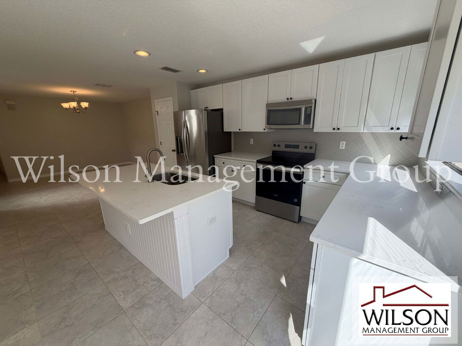 4/3 Luxury Townhome In Gated Windsor Lake Community property image