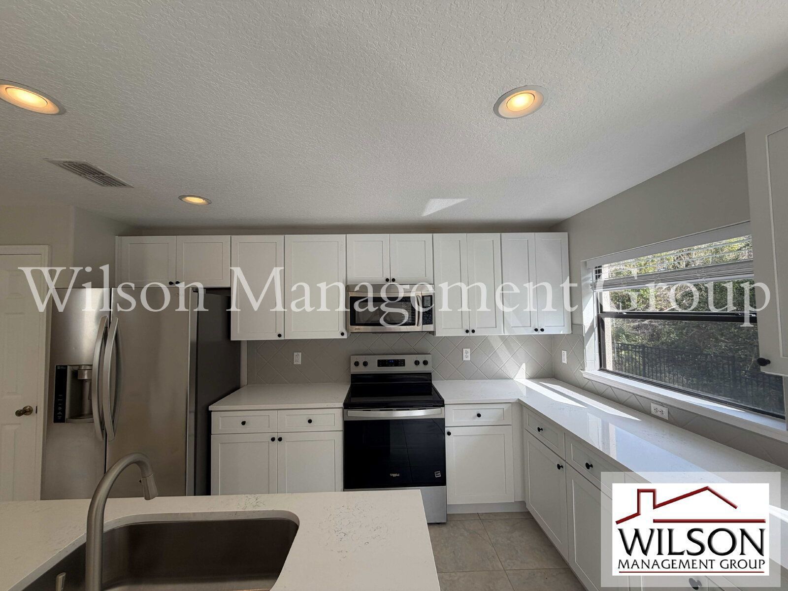 4/3 Luxury Townhome In Gated Windsor Lake Community property image