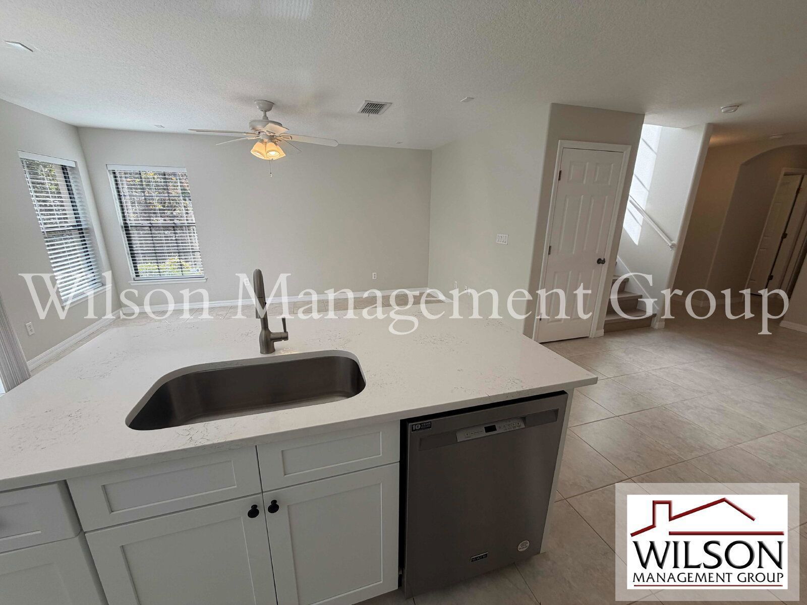 4/3 Luxury Townhome In Gated Windsor Lake Community property image