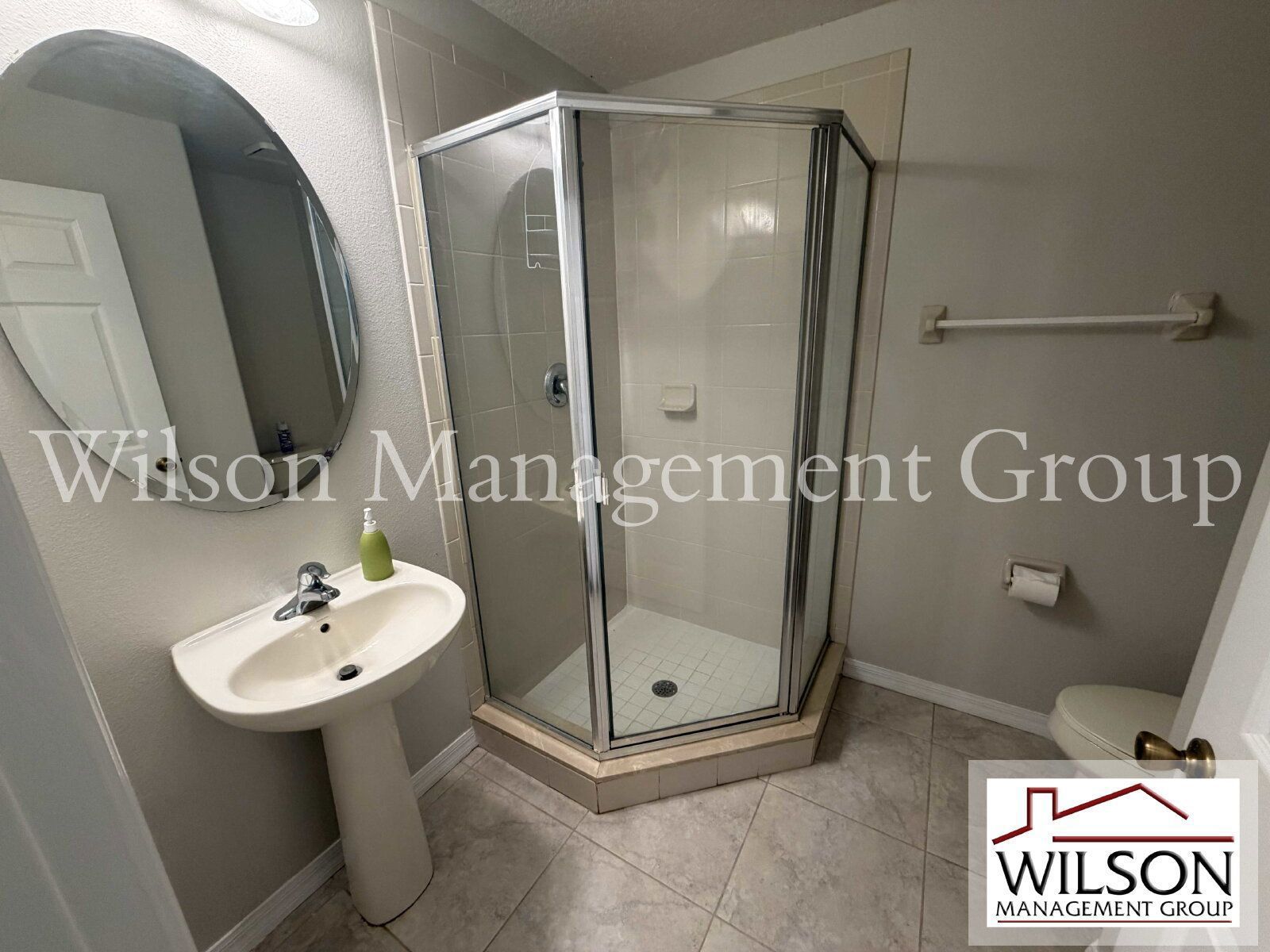 4/3 Luxury Townhome In Gated Windsor Lake Community property image