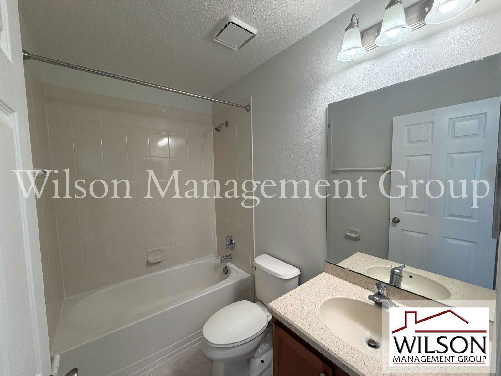 4/3 Luxury Townhome In Gated Windsor Lake Community property image