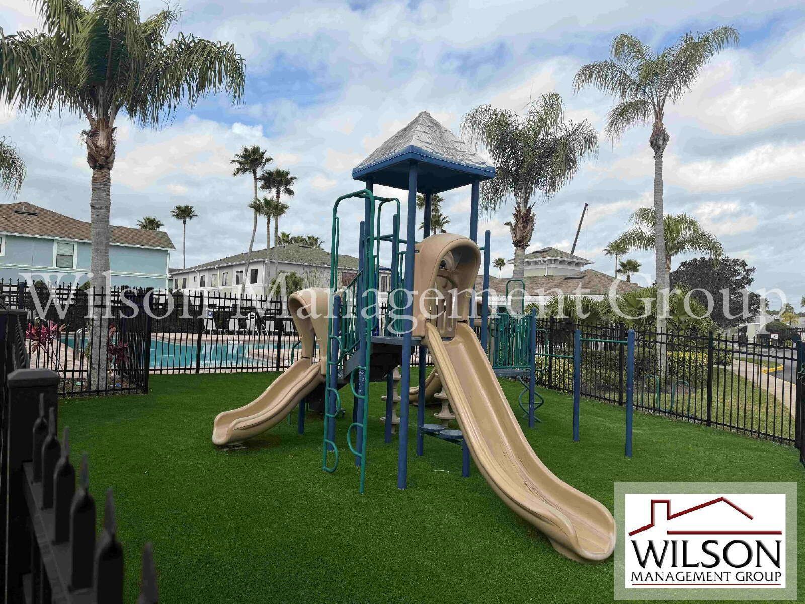 4/3 Luxury Townhome In Gated Windsor Lake Community property image