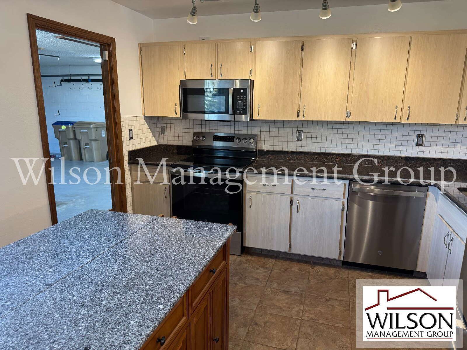 3/2 2-Car Garage Waterfront Home In Kissimmee Isles property image