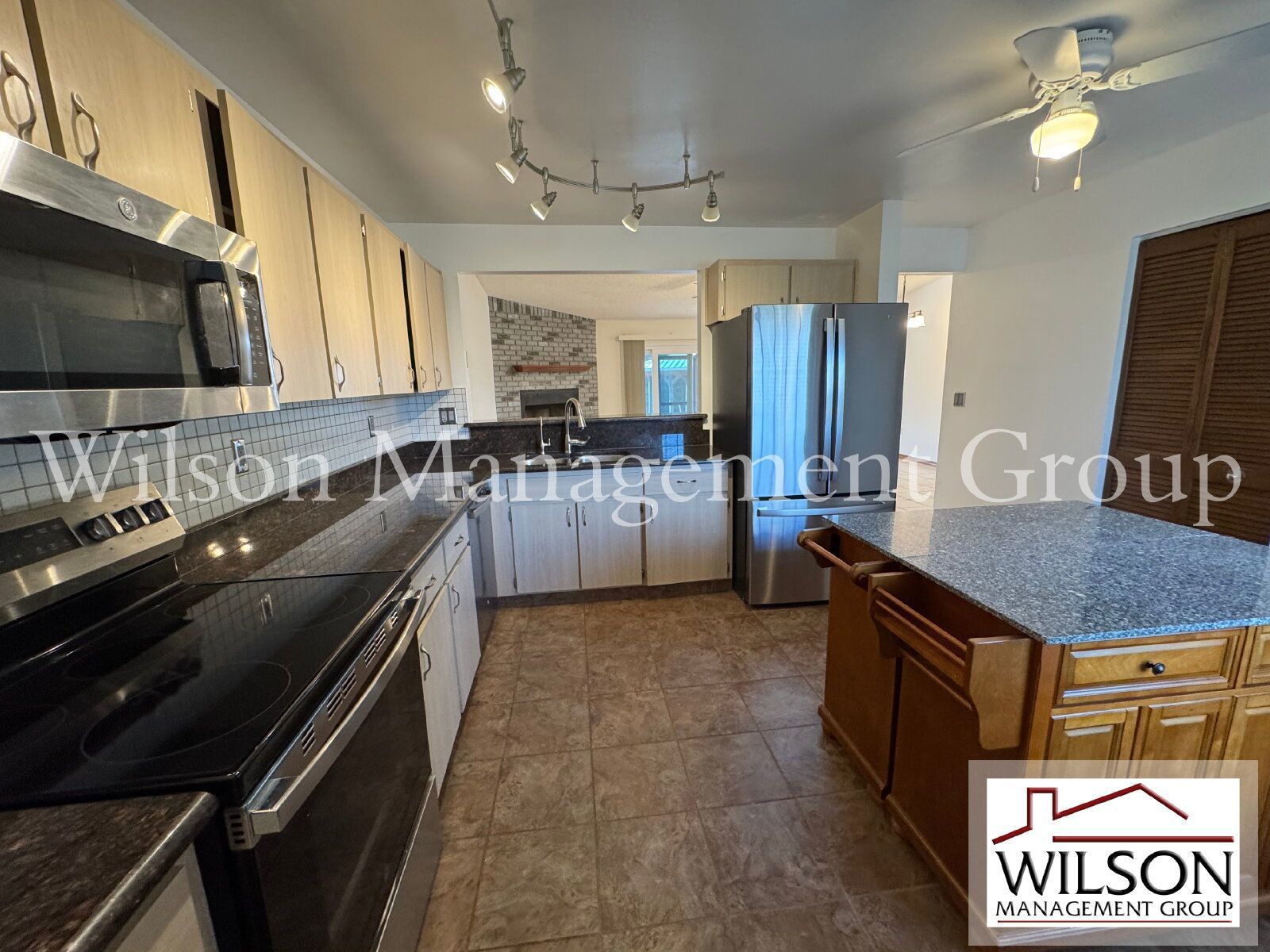 3/2 2-Car Garage Waterfront Home In Kissimmee Isles property image