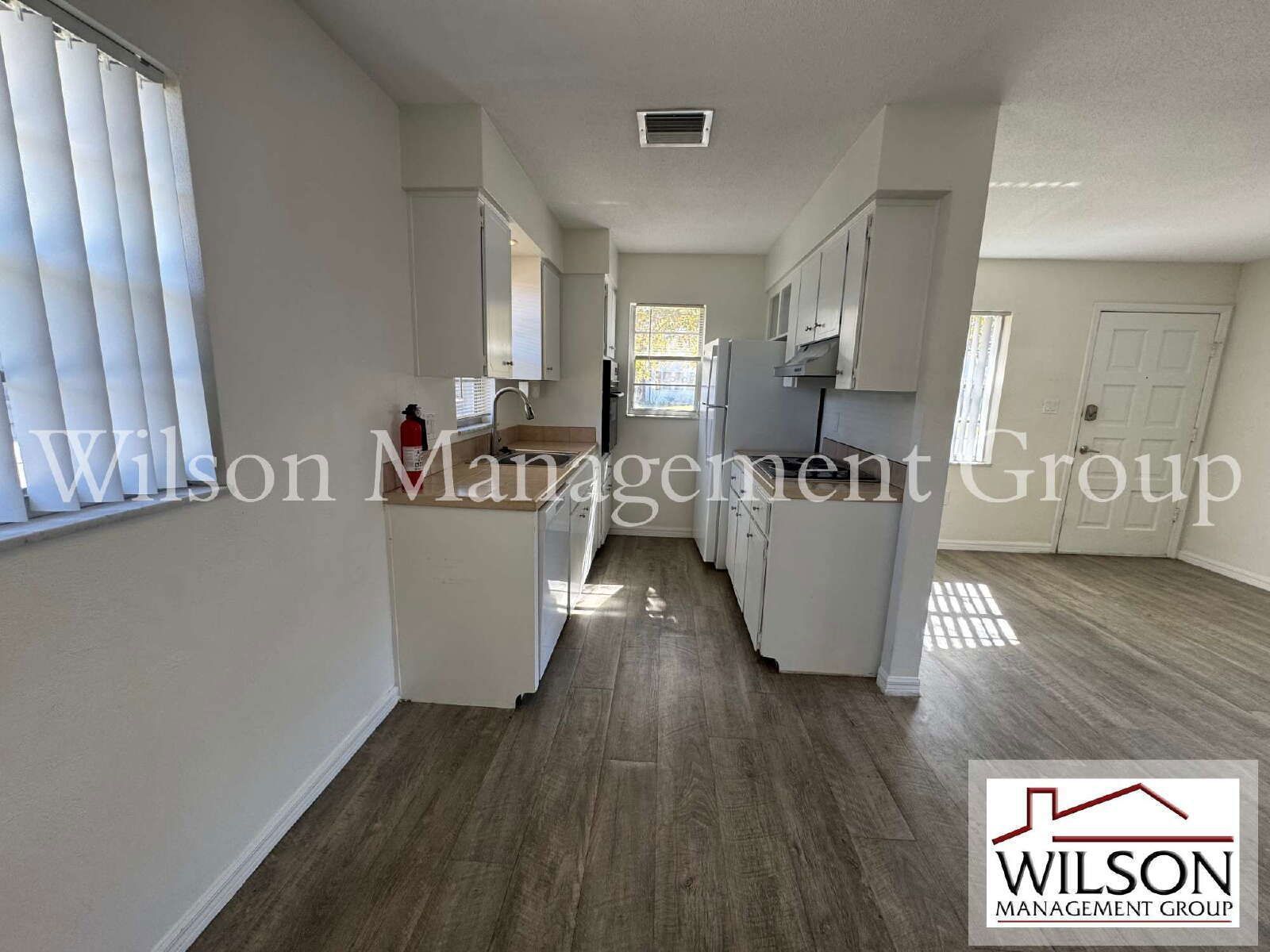 2/1 Duplex In College Park With Single-Car Carport property image