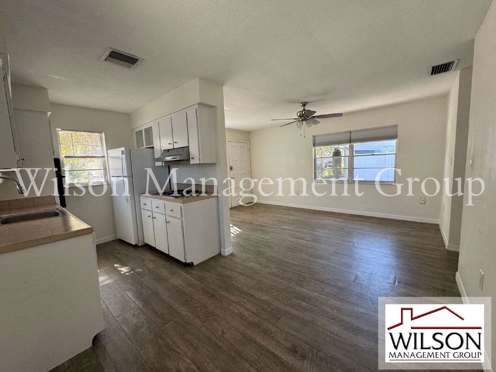 2/1 Duplex In College Park With Single-Car Carport property image