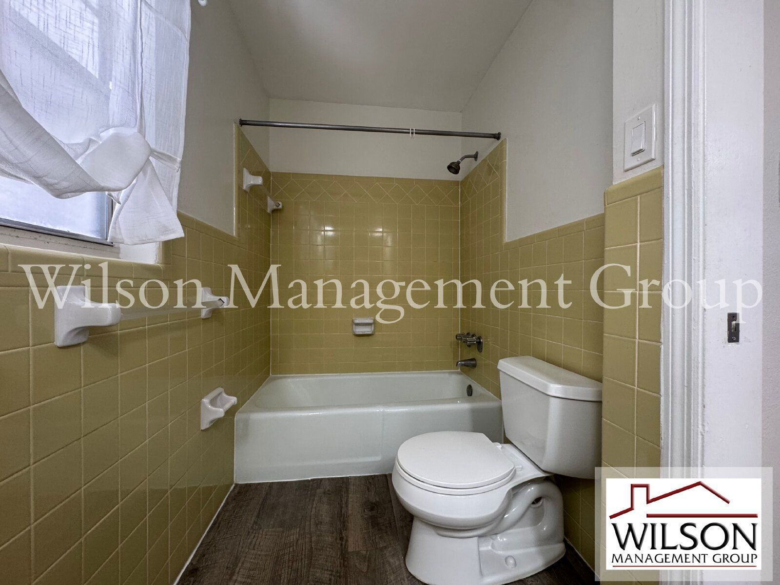 2/1 Duplex In College Park With Single-Car Carport property image