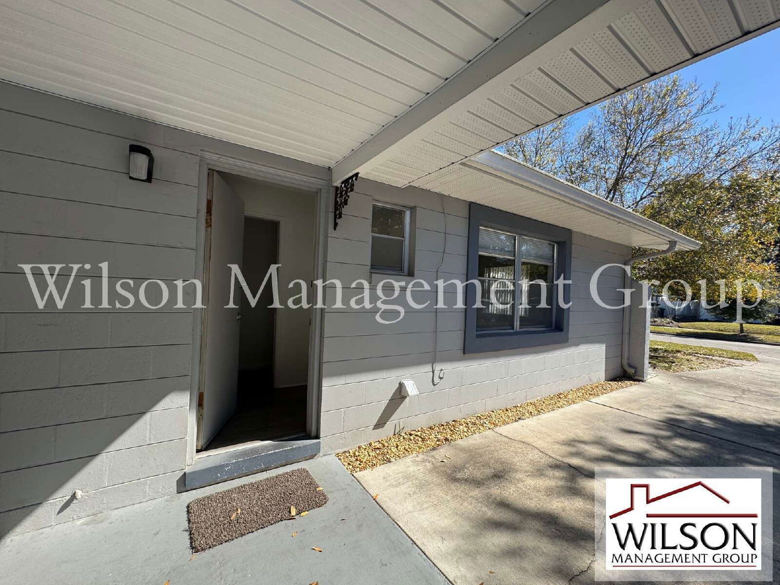 2/1 Duplex In College Park With Single-Car Carport property image