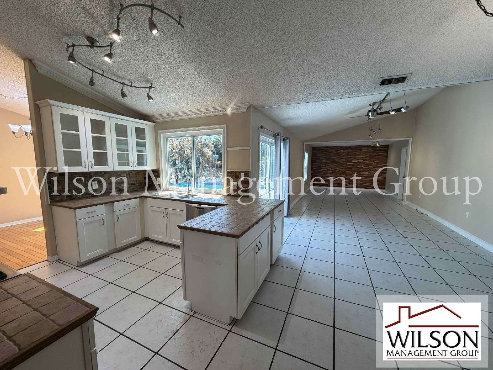 4/2 Energy Efficient Pool Home property image