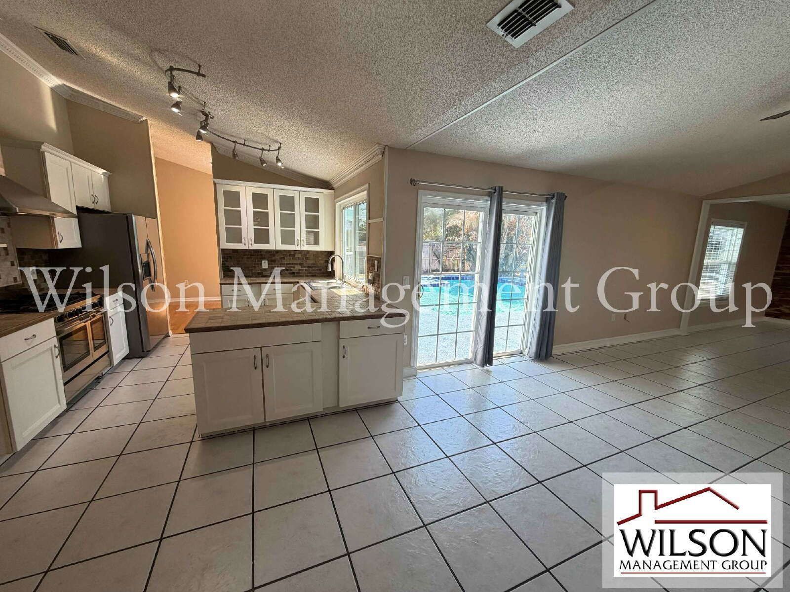 4/2 Energy Efficient Pool Home property image