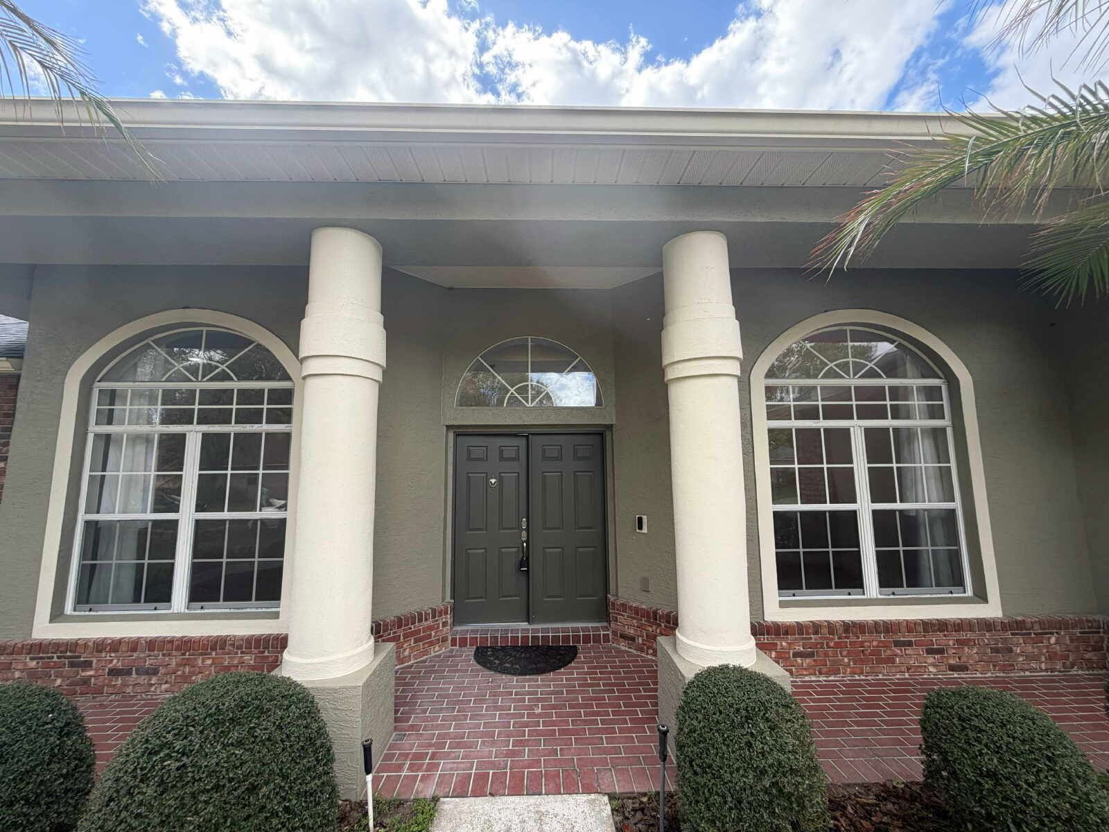 4/3 Luxury Pool Waterfront Home In Belle Isle property image