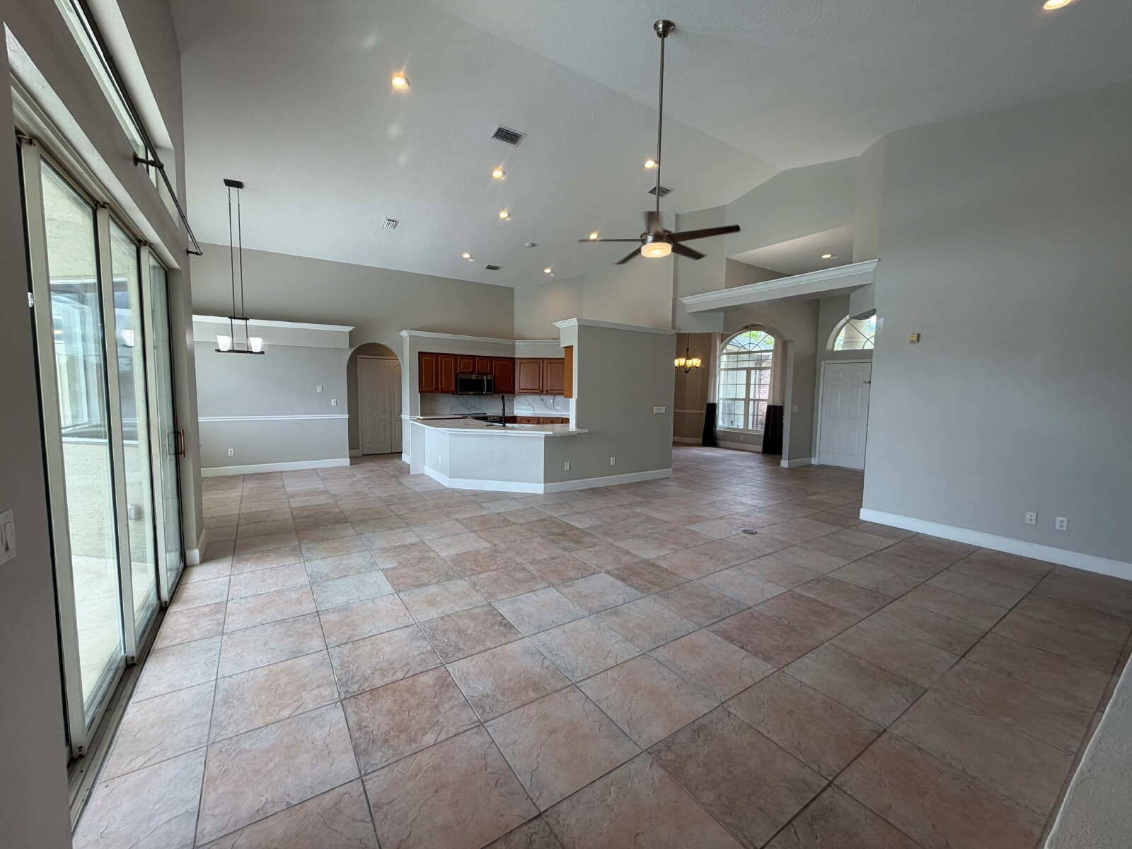 4/3 Luxury Pool Waterfront Home In Belle Isle property image