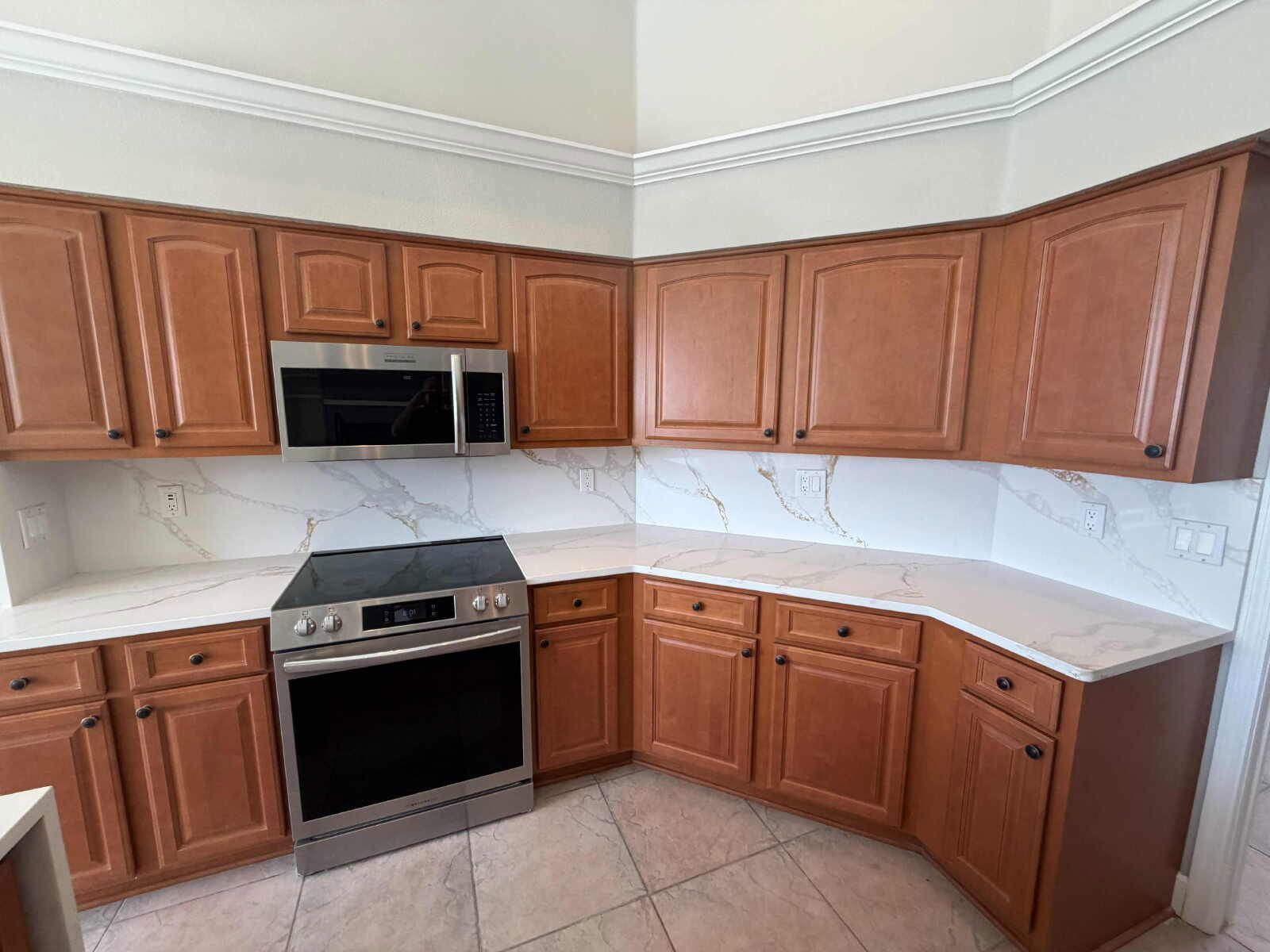 4/3 Luxury Pool Waterfront Home In Belle Isle property image