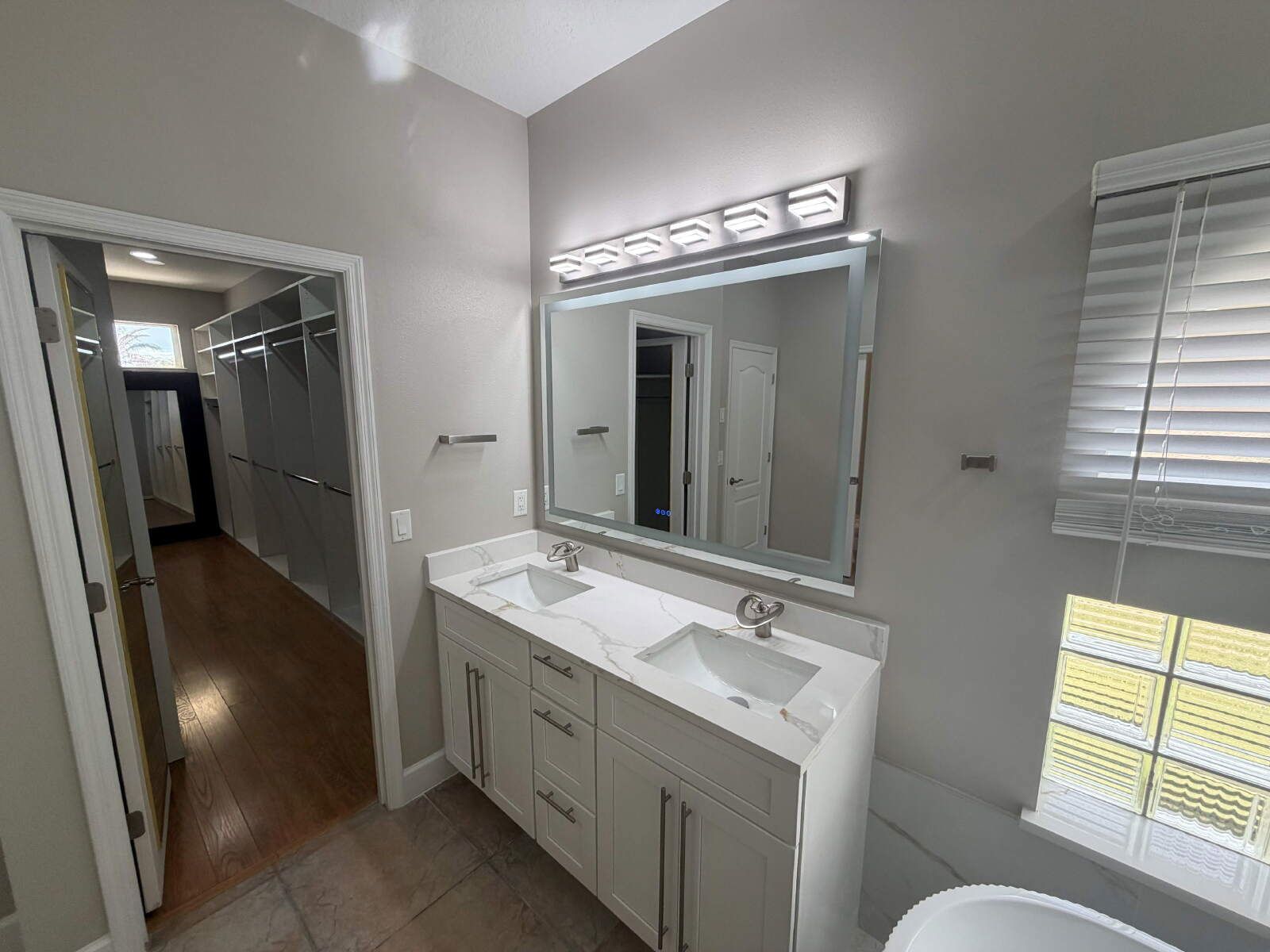 4/3 Luxury Pool Waterfront Home In Belle Isle property image