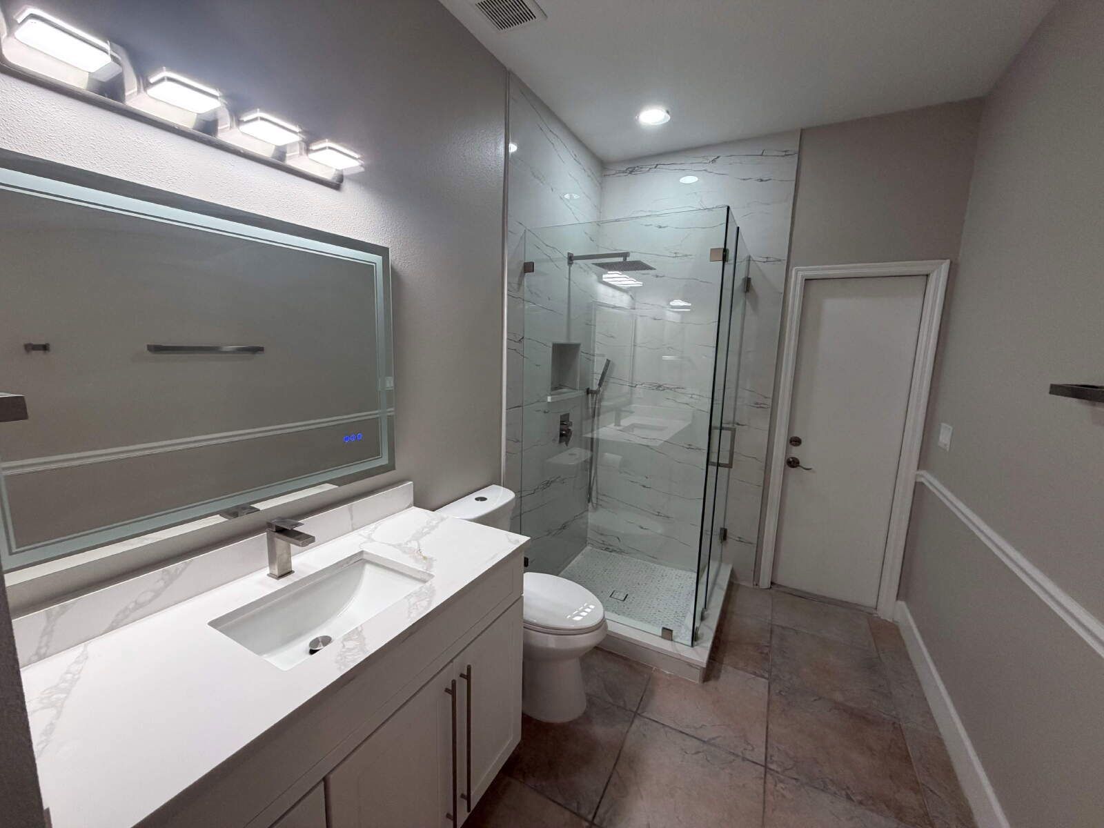 4/3 Luxury Pool Waterfront Home In Belle Isle property image