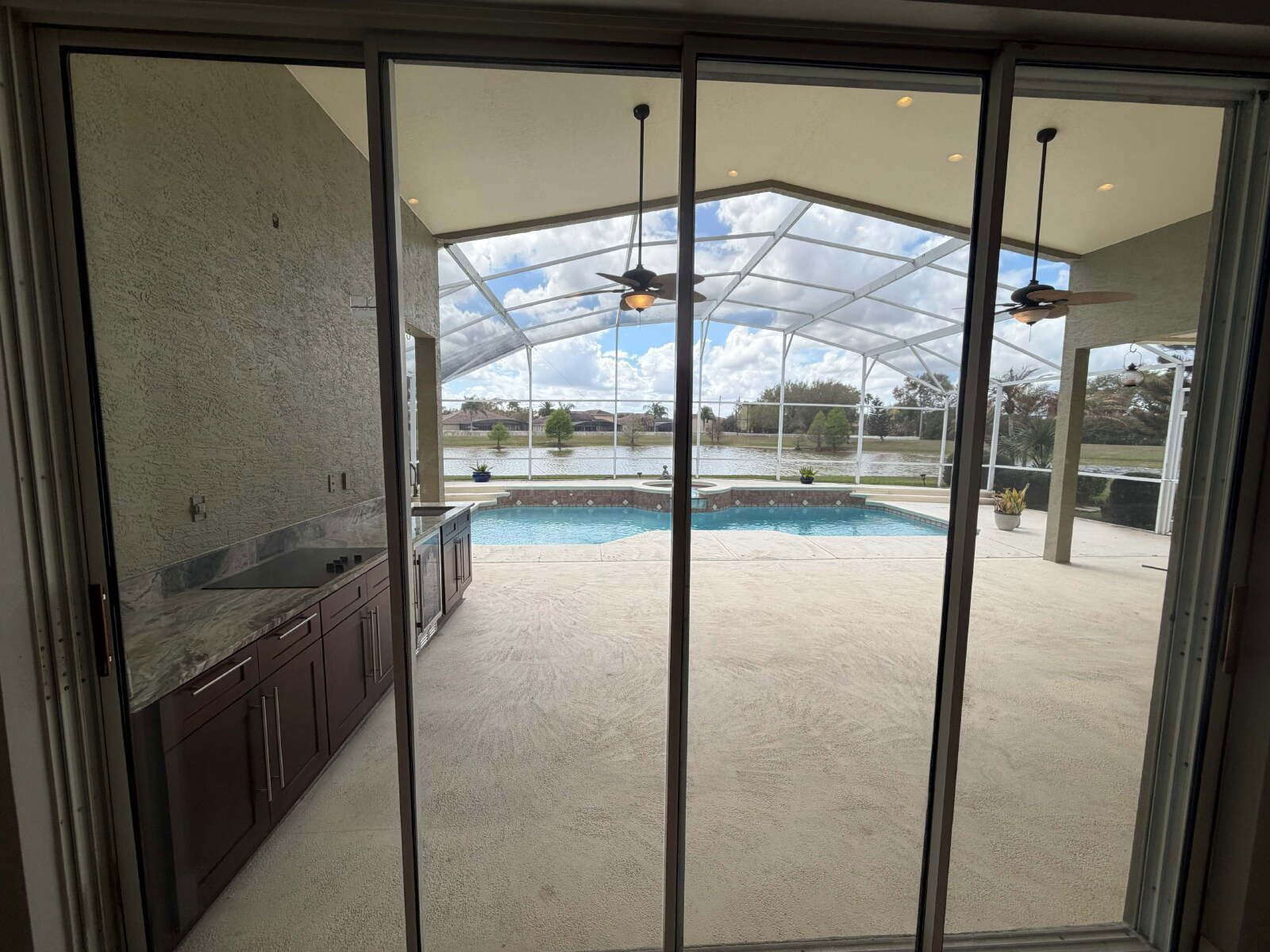 4/3 Luxury Pool Waterfront Home In Belle Isle property image