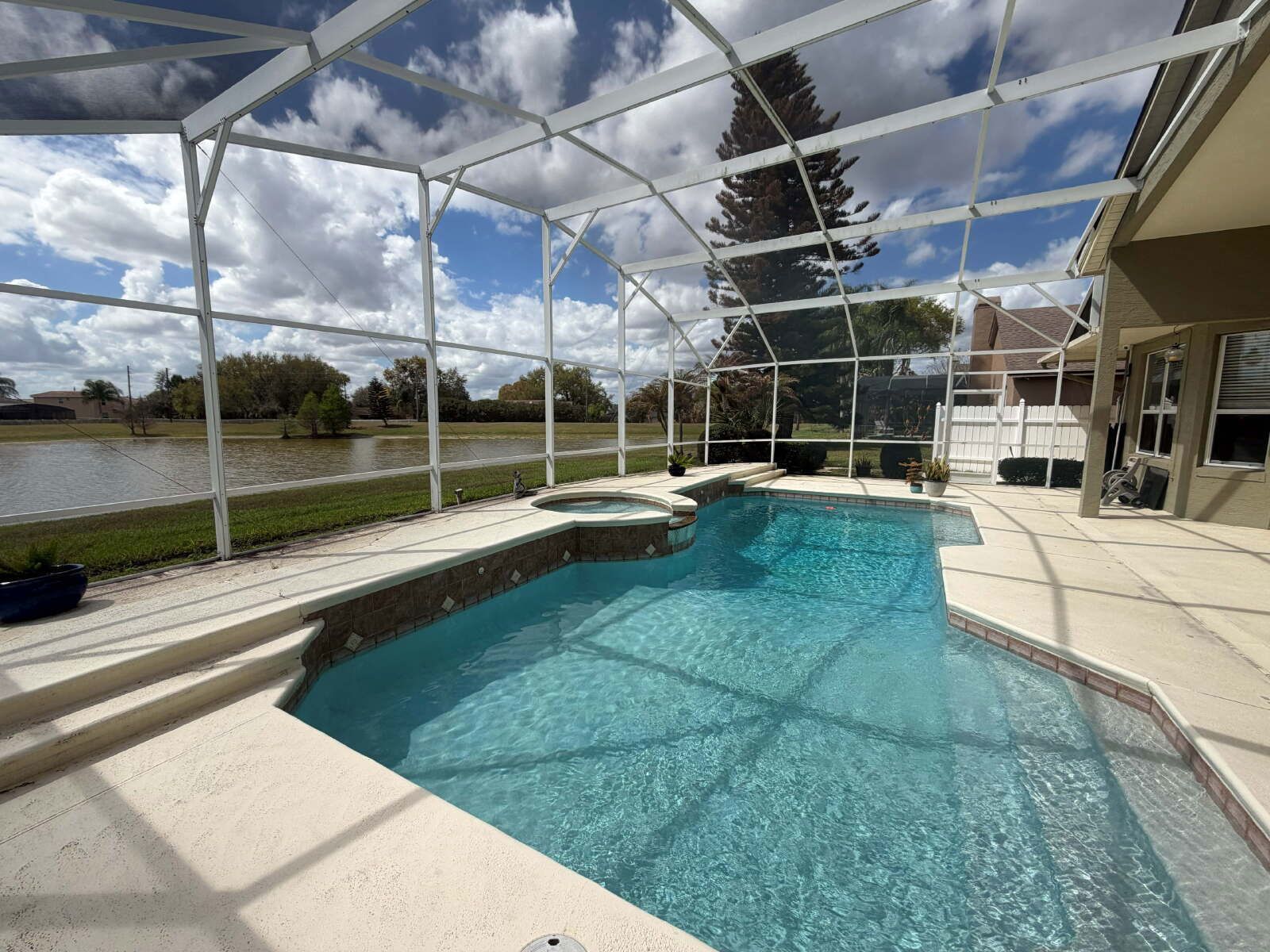 4/3 Luxury Pool Waterfront Home In Belle Isle property image
