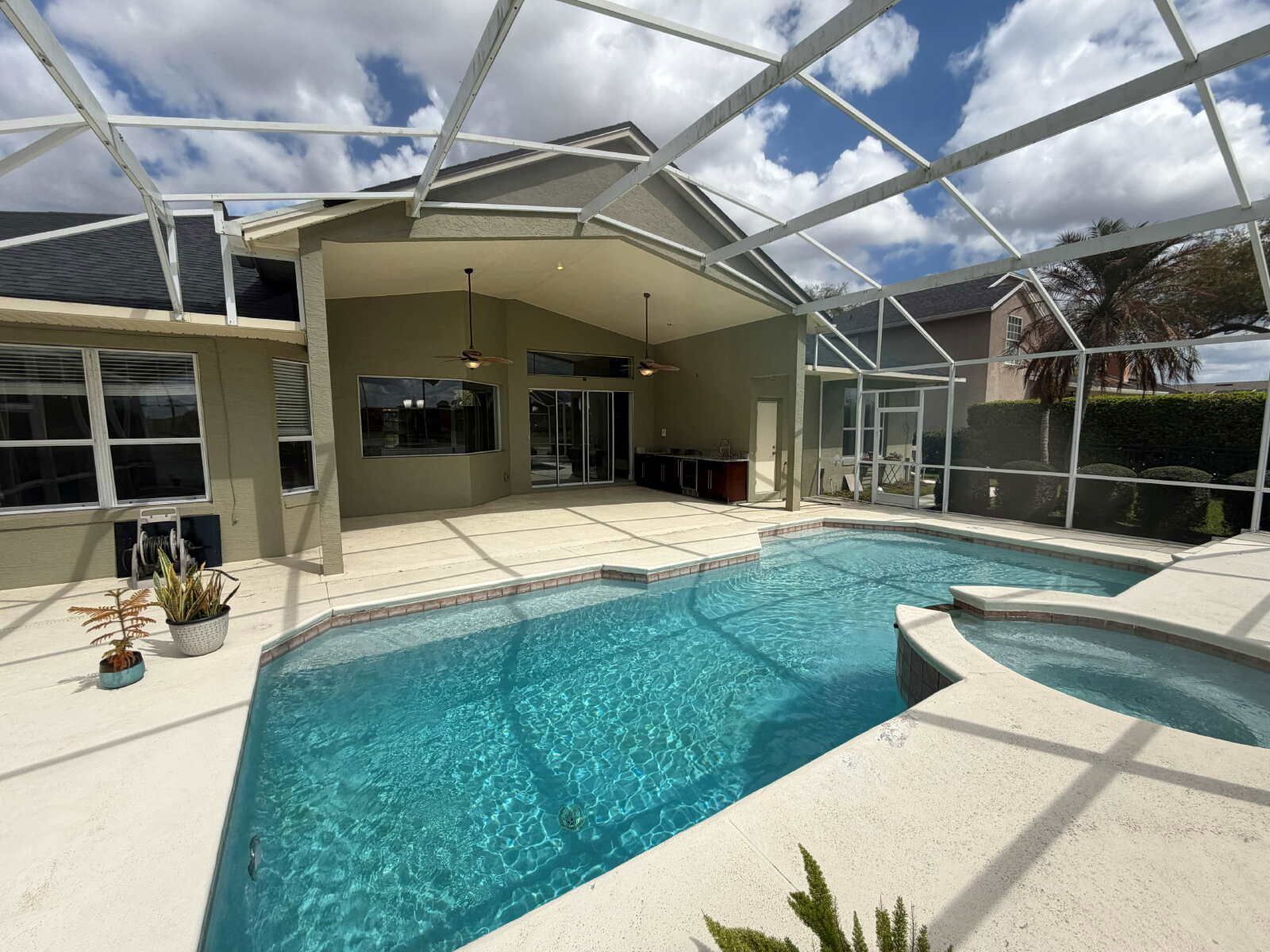 4/3 Luxury Pool Waterfront Home In Belle Isle property image