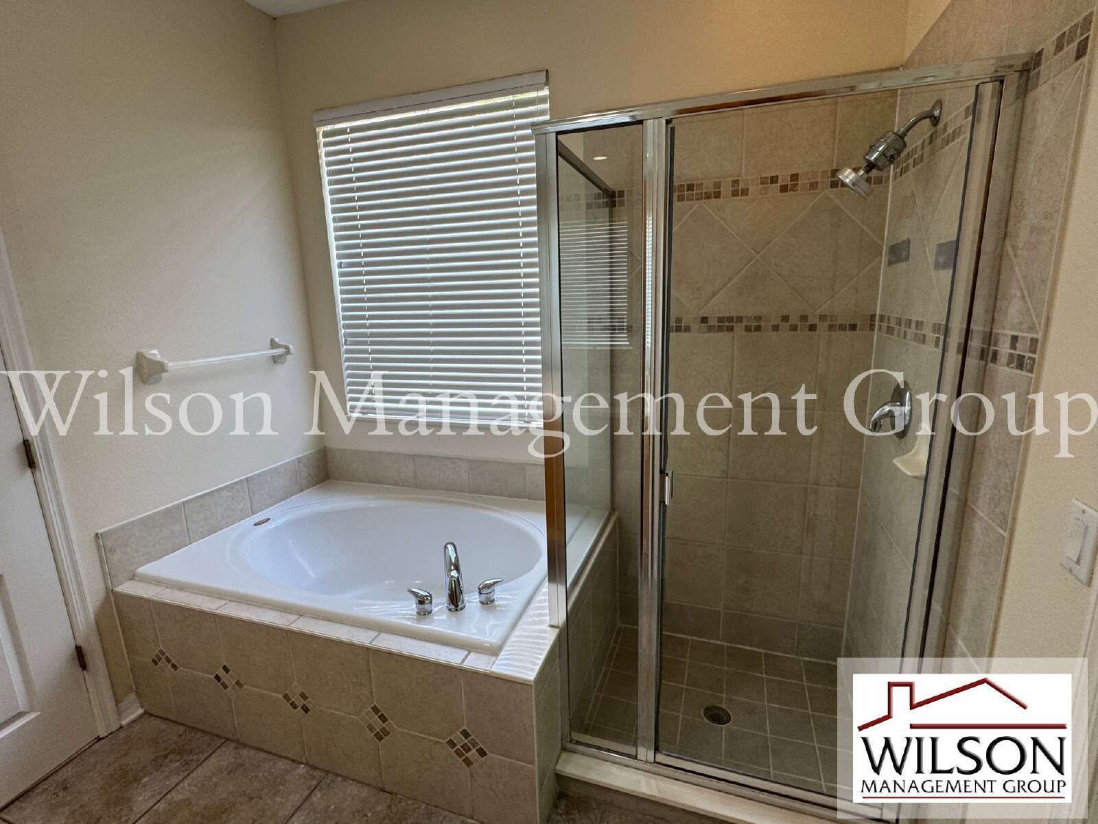 3/2.5 Pool Home In Lakes Of Windermere Community property image