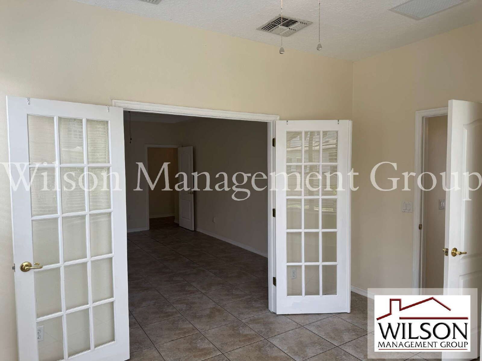 3/2.5 Pool Home In Lakes Of Windermere Community property image