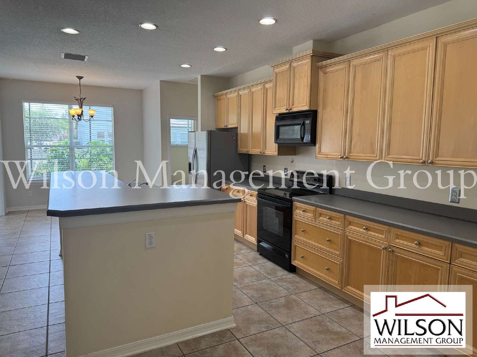 3/2.5 Pool Home In Lakes Of Windermere Community property image