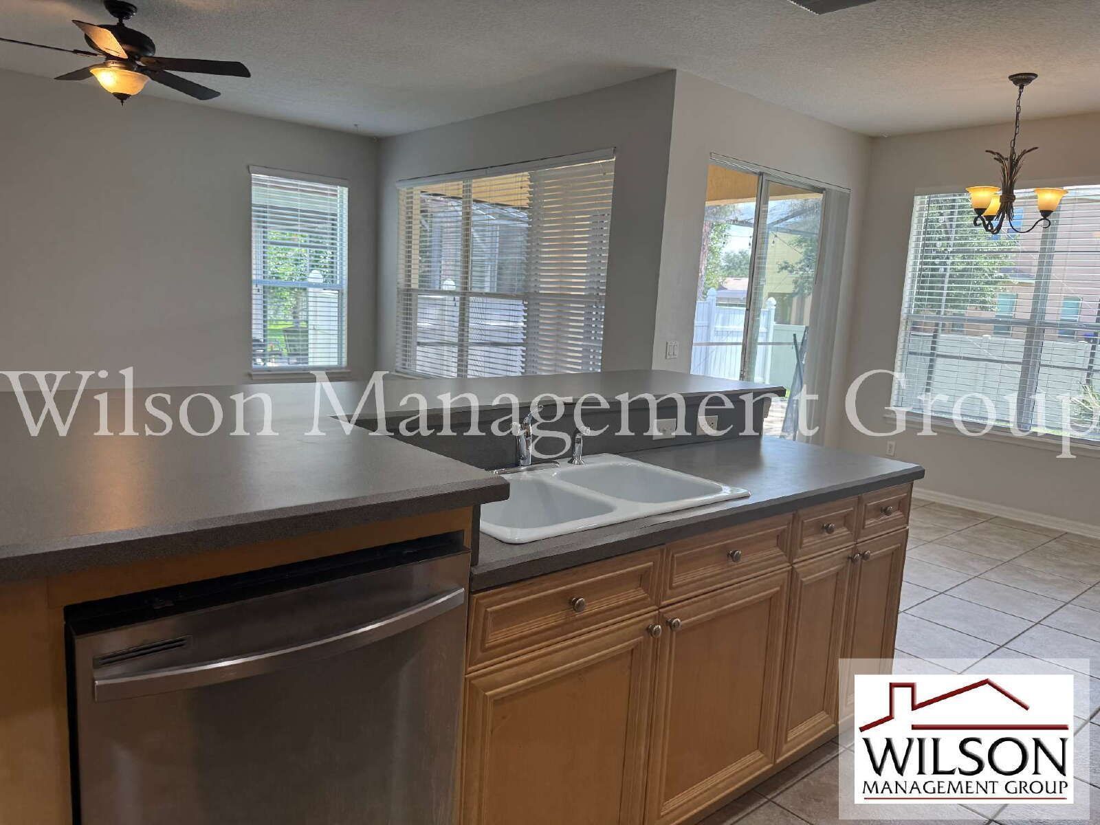3/2.5 Pool Home In Lakes Of Windermere Community property image