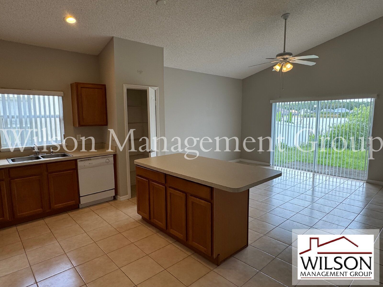 4/2.5 Waterfront Home In The Waterside Community property image