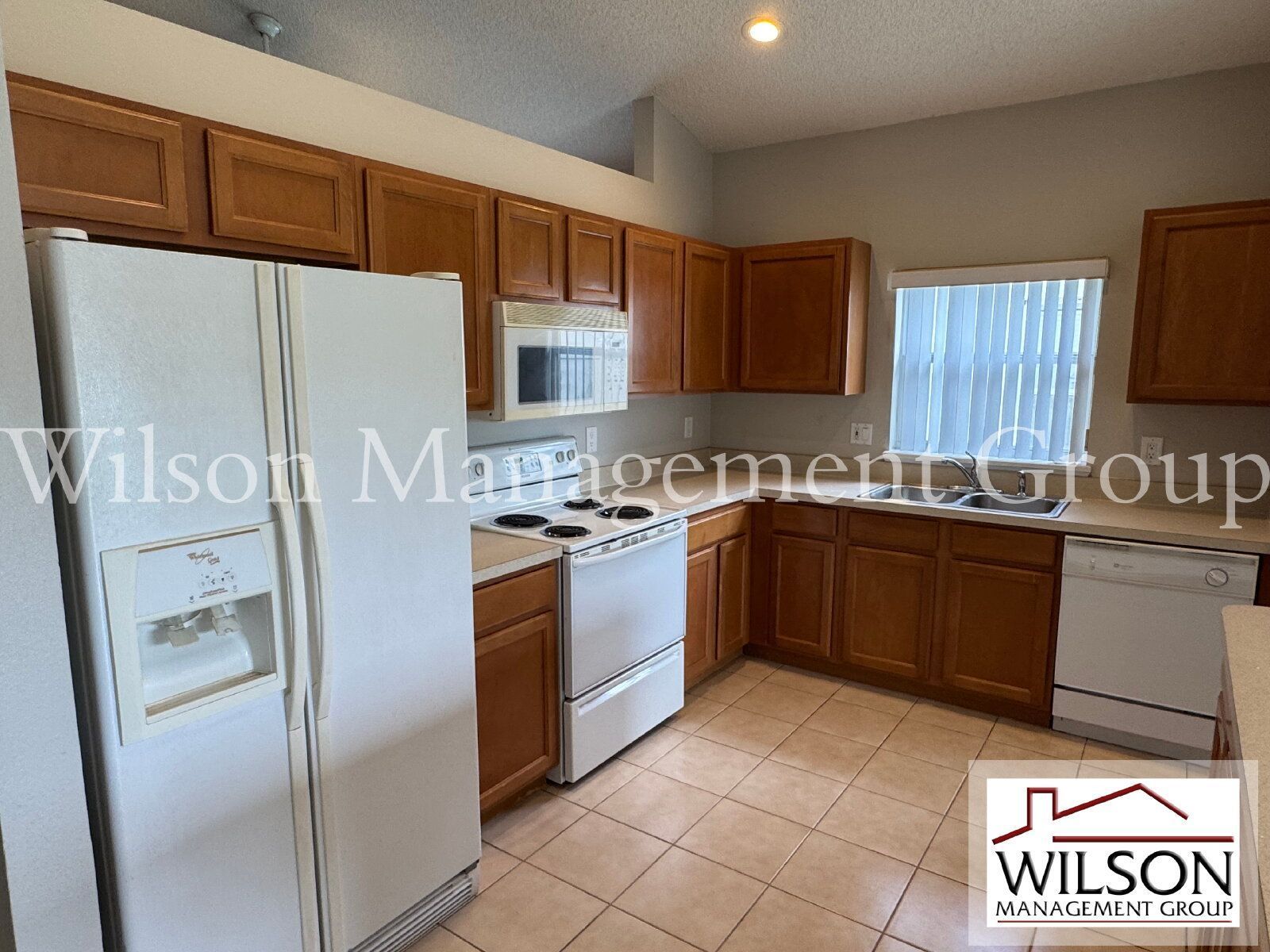 4/2.5 Waterfront Home In The Waterside Community property image