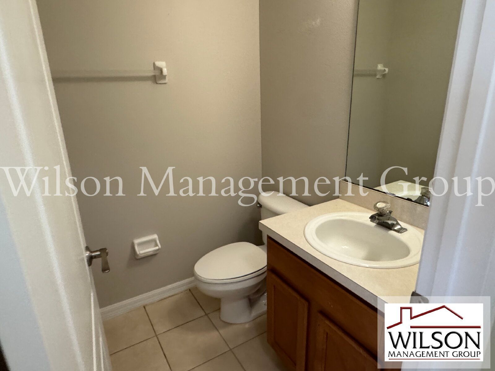 4/2.5 Waterfront Home In The Waterside Community property image