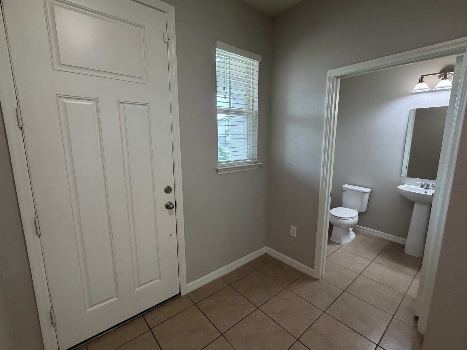 3/2.5 Modern Home with Loft and Bonus Room property image