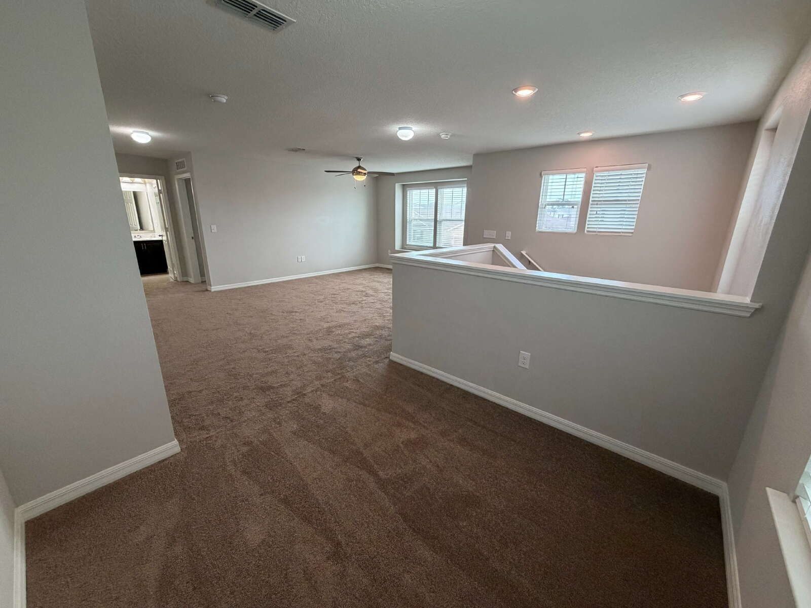3/2.5 Modern Home with Loft and Bonus Room property image