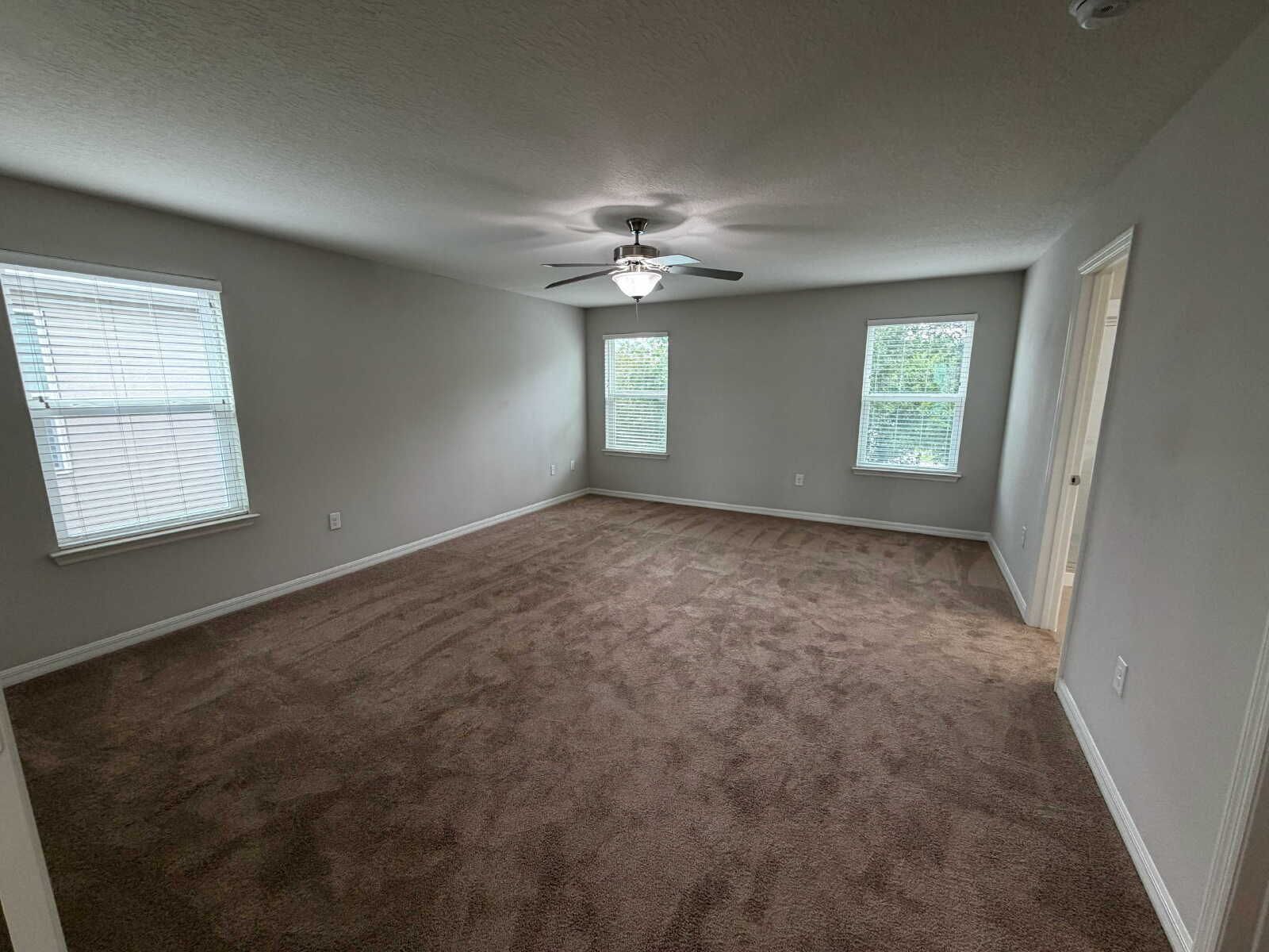 3/2.5 Modern Home with Loft and Bonus Room property image