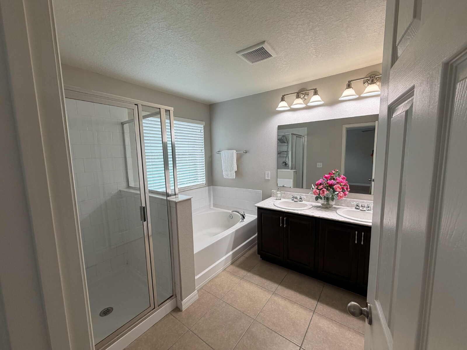 3/2.5 Modern Home with Loft and Bonus Room property image