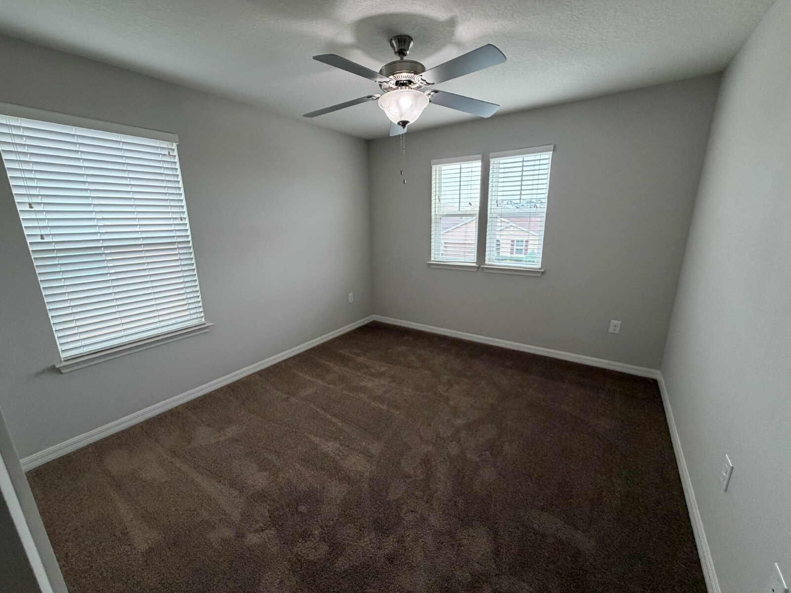 3/2.5 Modern Home with Loft and Bonus Room property image