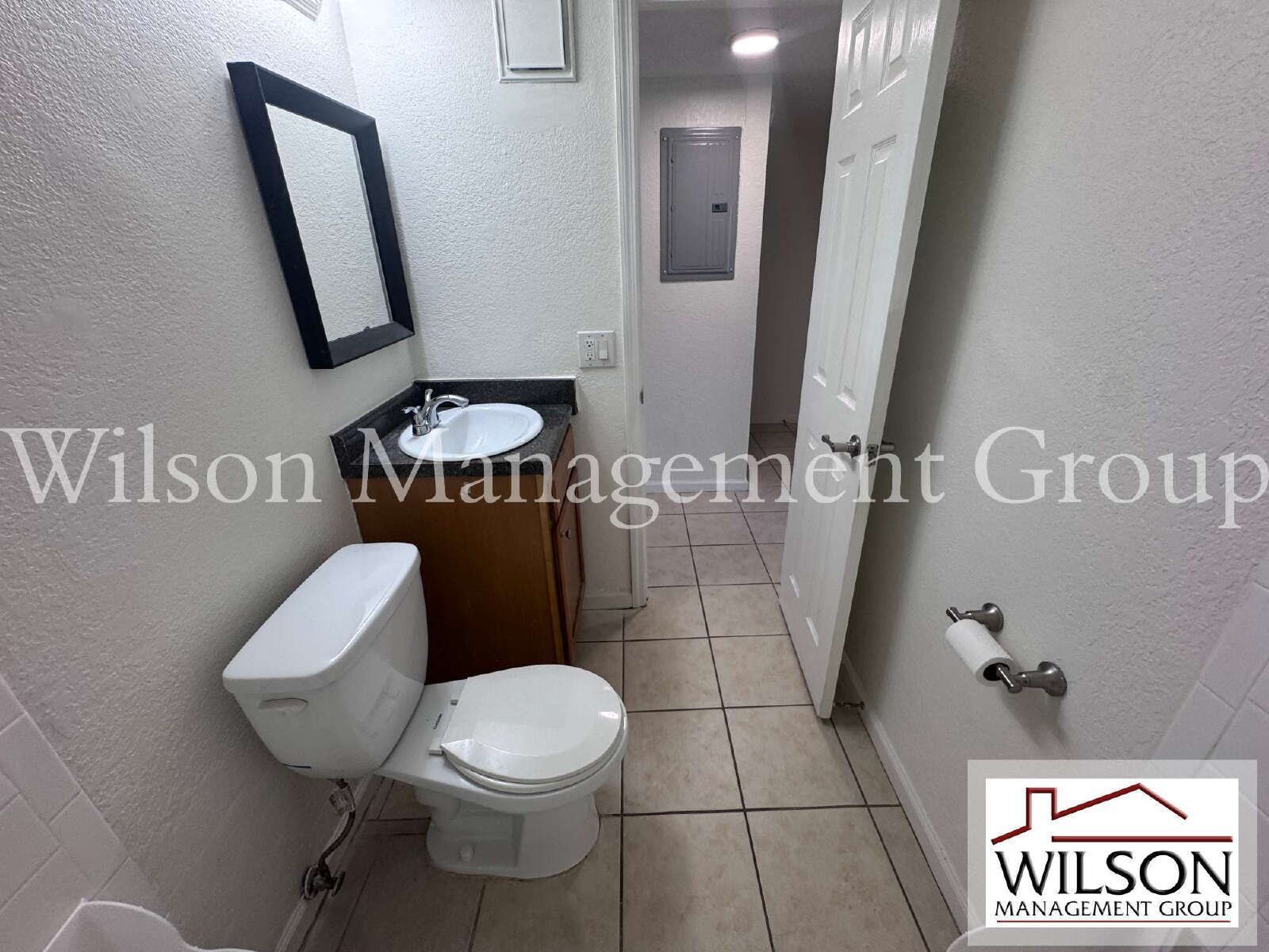 2/1 2nd-Floor Condo In College Park property image