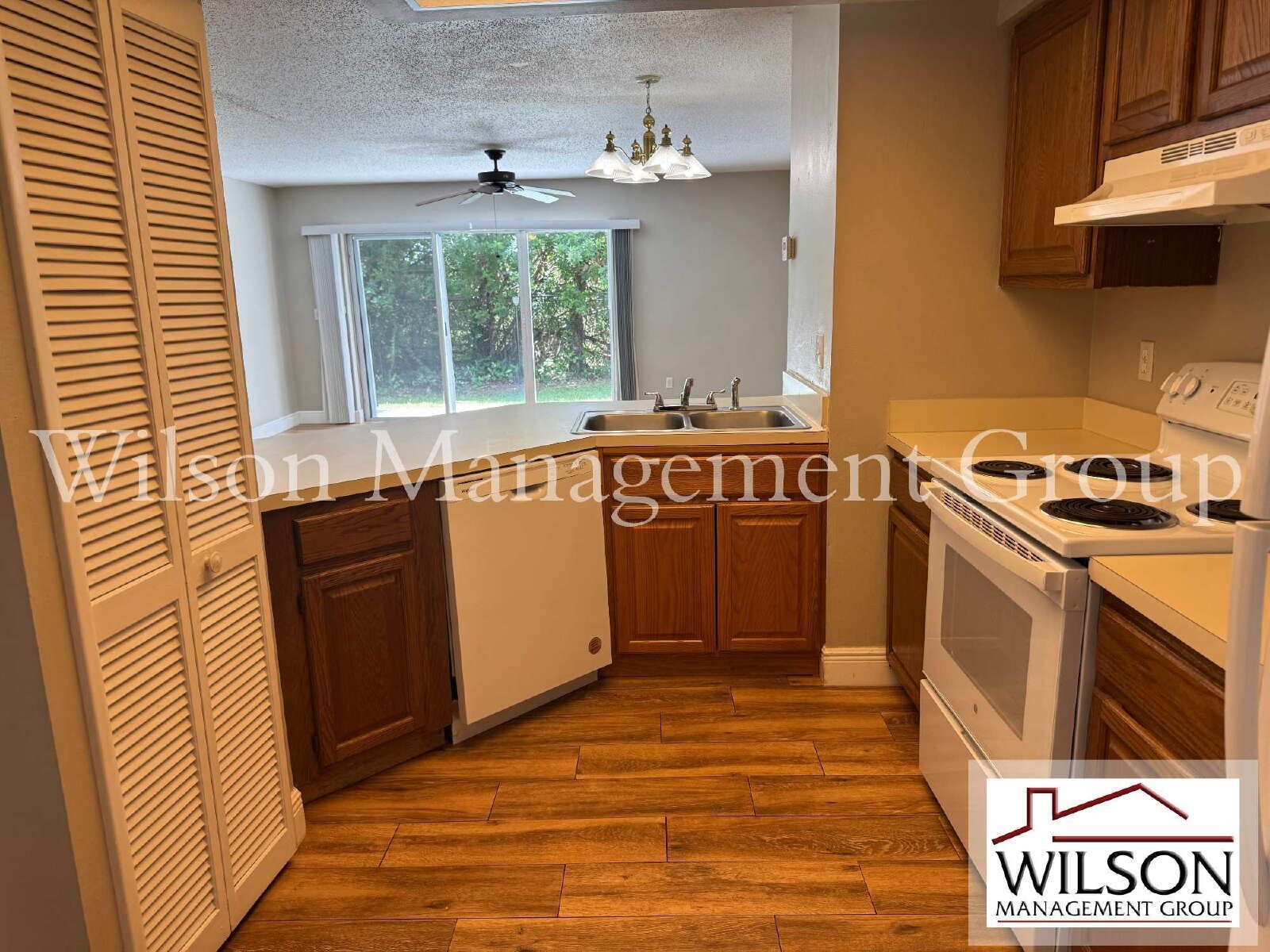 2/2.5 Townhouse In Cypress Creek property image