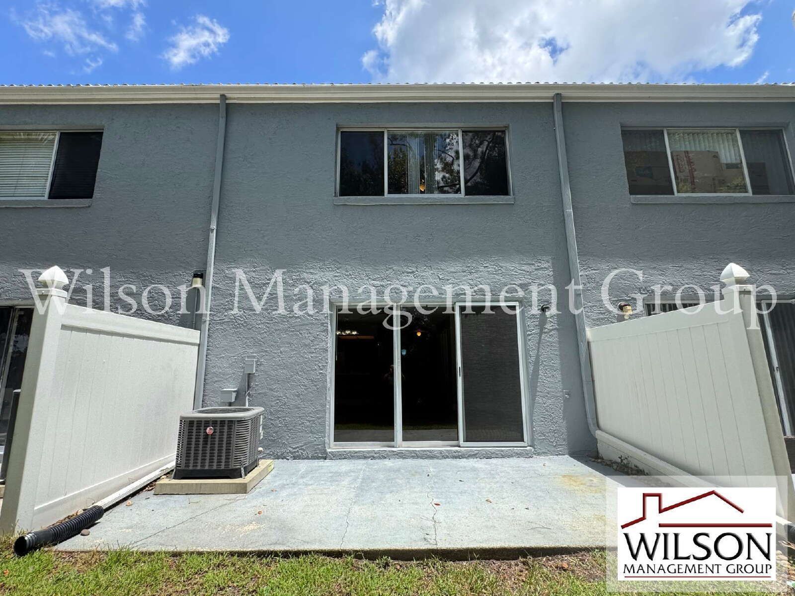 2/2.5 Townhouse In Cypress Creek property image