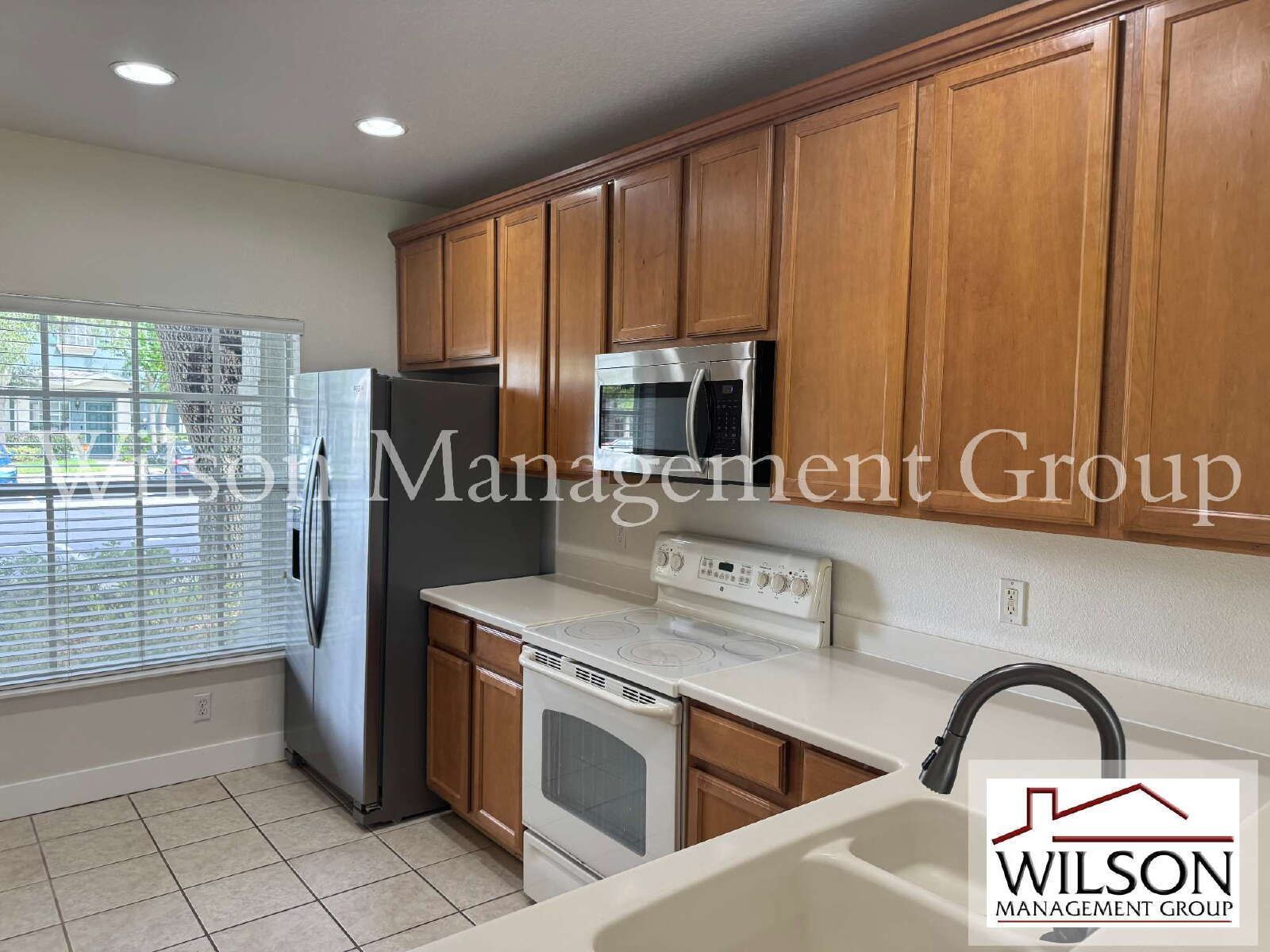 2/2.5 Condo In The Gated Victoria Pines Community property image