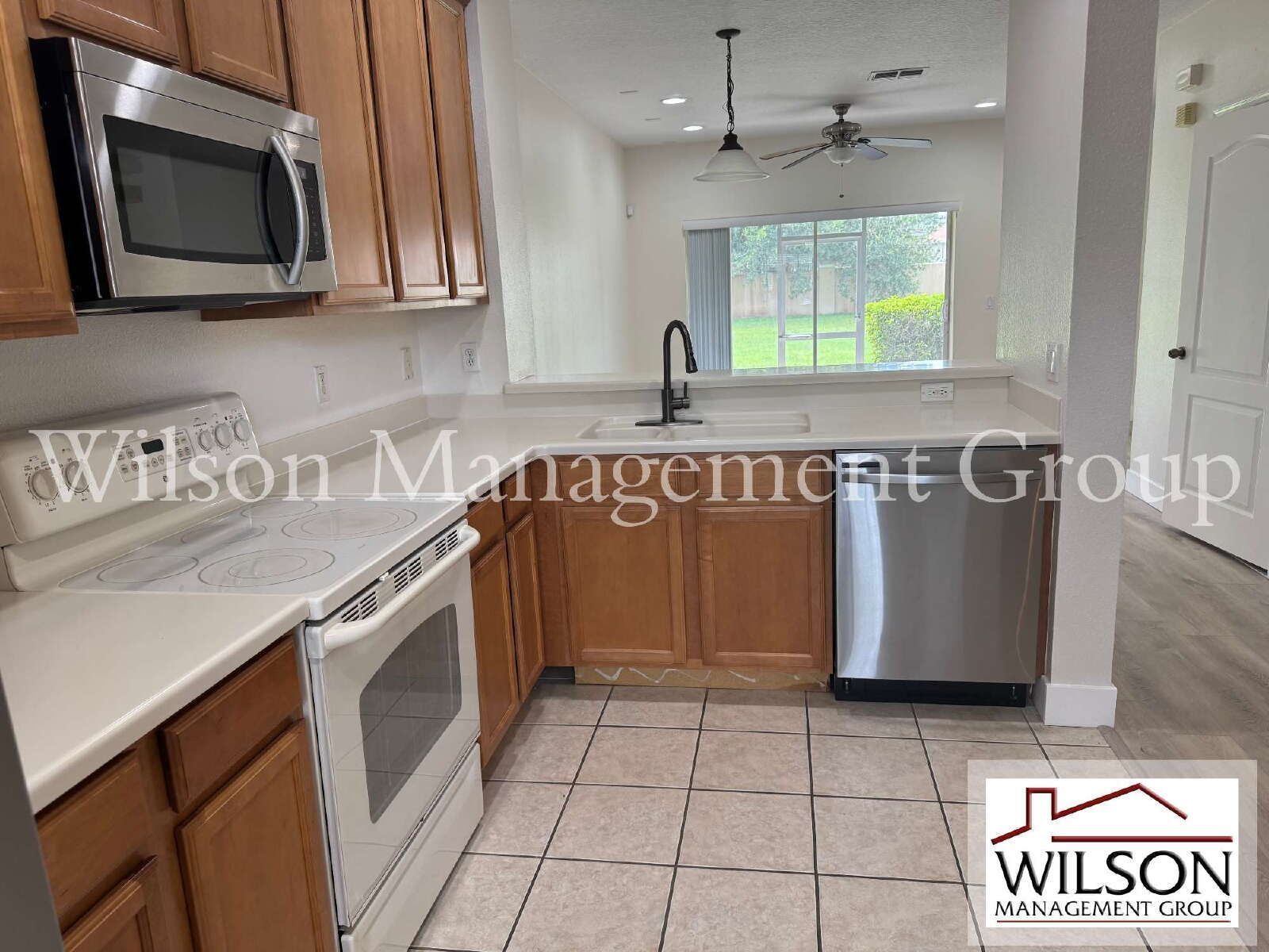 2/2.5 Condo In The Gated Victoria Pines Community property image