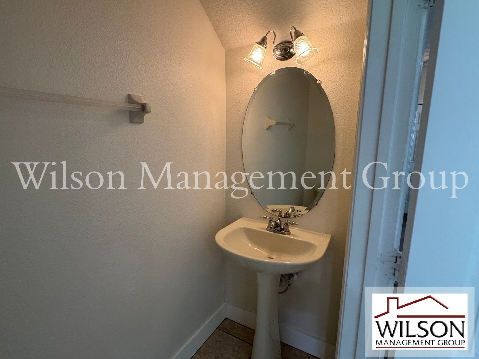 2/2.5 Condo In The Gated Victoria Pines Community property image