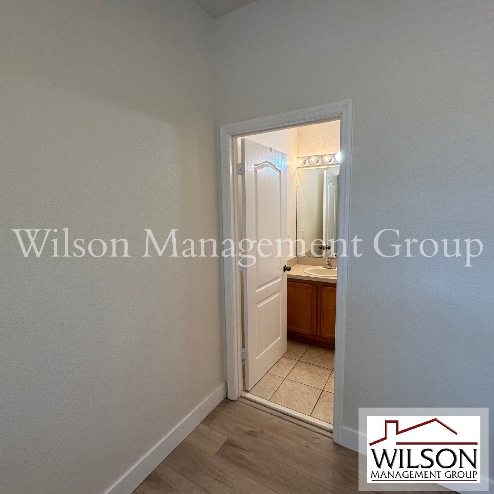 2/2.5 Condo In The Gated Victoria Pines Community property image
