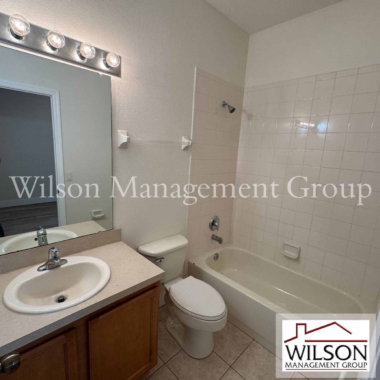 2/2.5 Condo In The Gated Victoria Pines Community property image