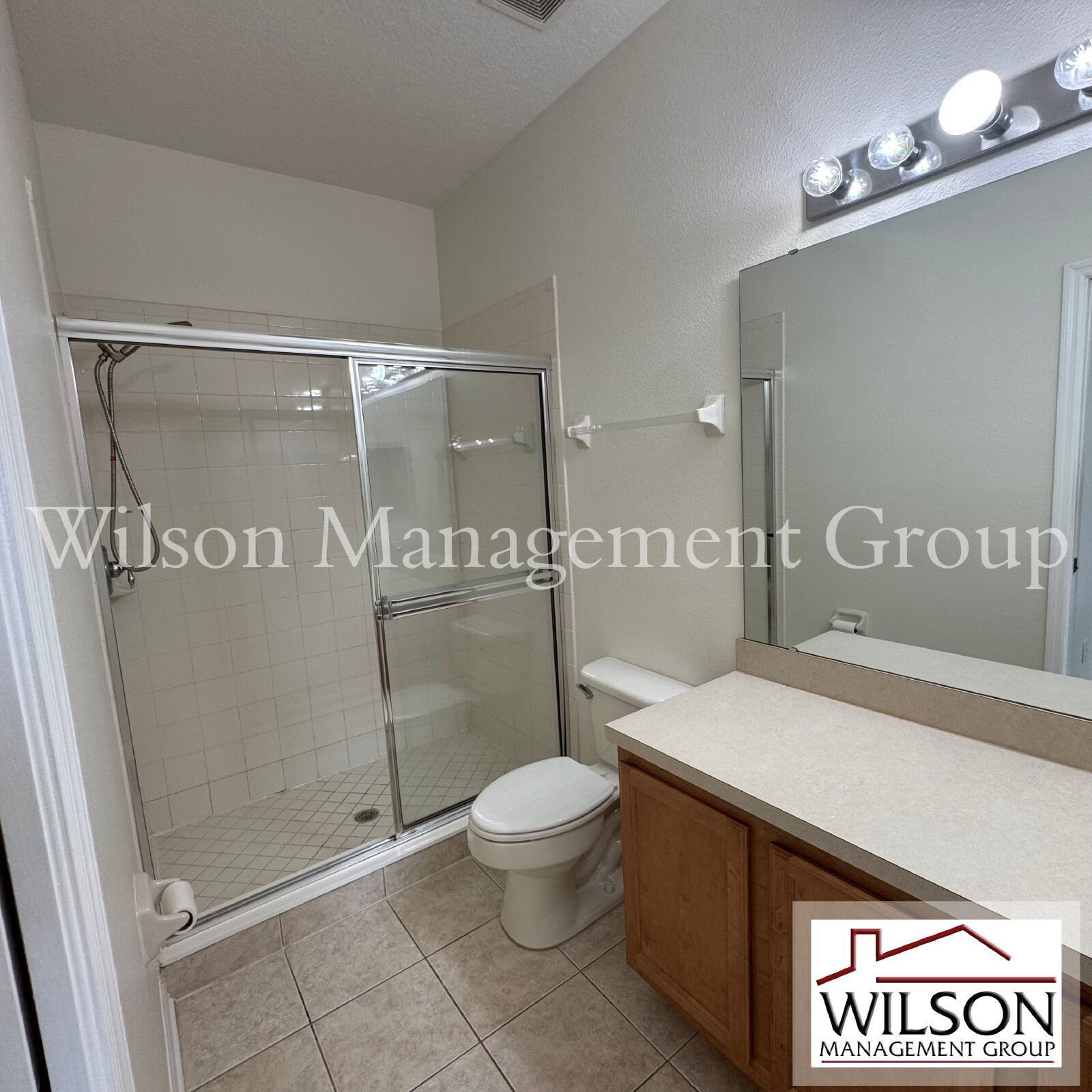 2/2.5 Condo In The Gated Victoria Pines Community property image