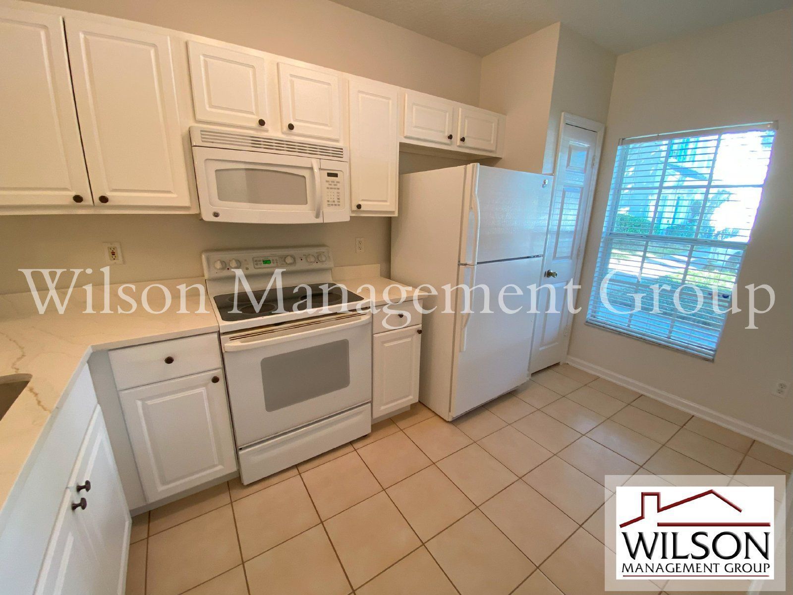 2/2.5 Townhouse In Gated Chase Townhomes Community property image