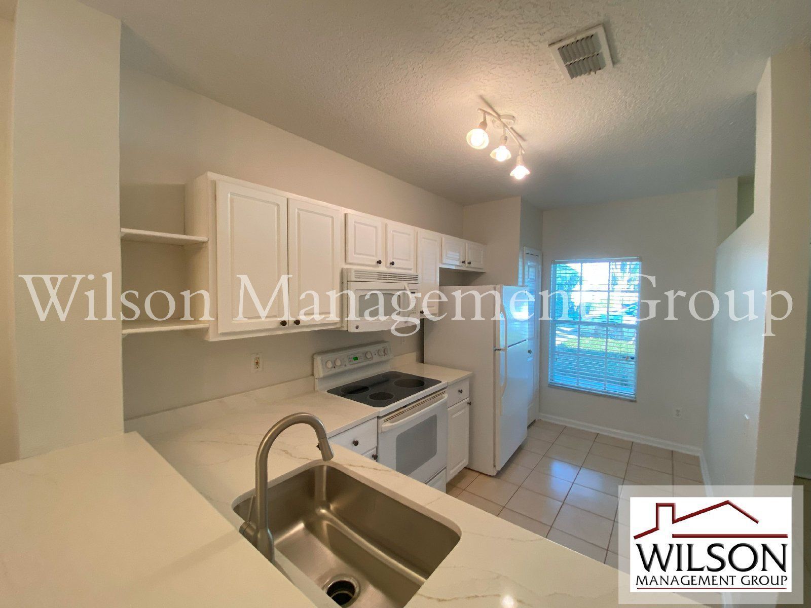 2/2.5 Townhouse In Gated Chase Townhomes Community property image