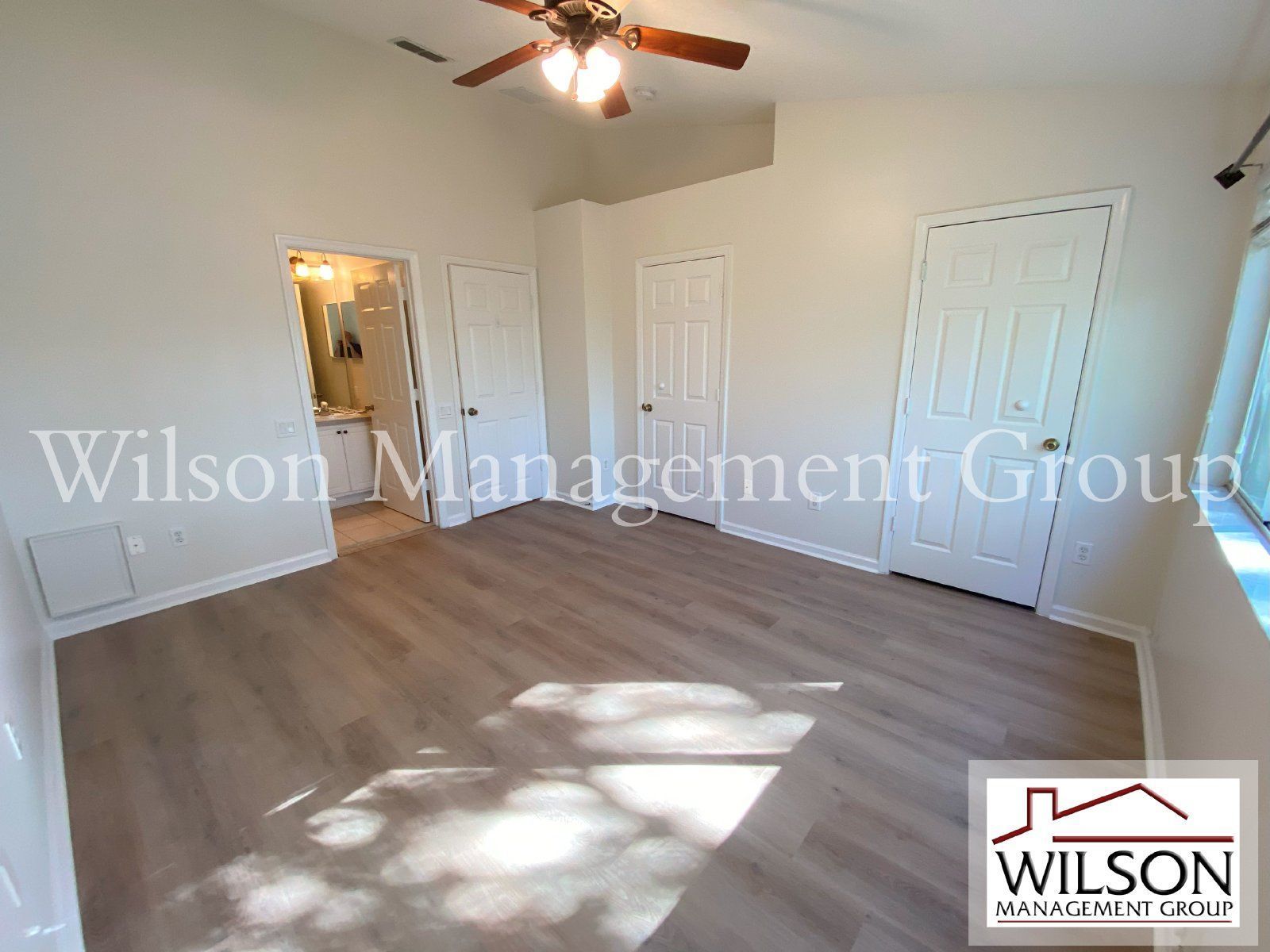 2/2.5 Townhouse In Gated Chase Townhomes Community property image
