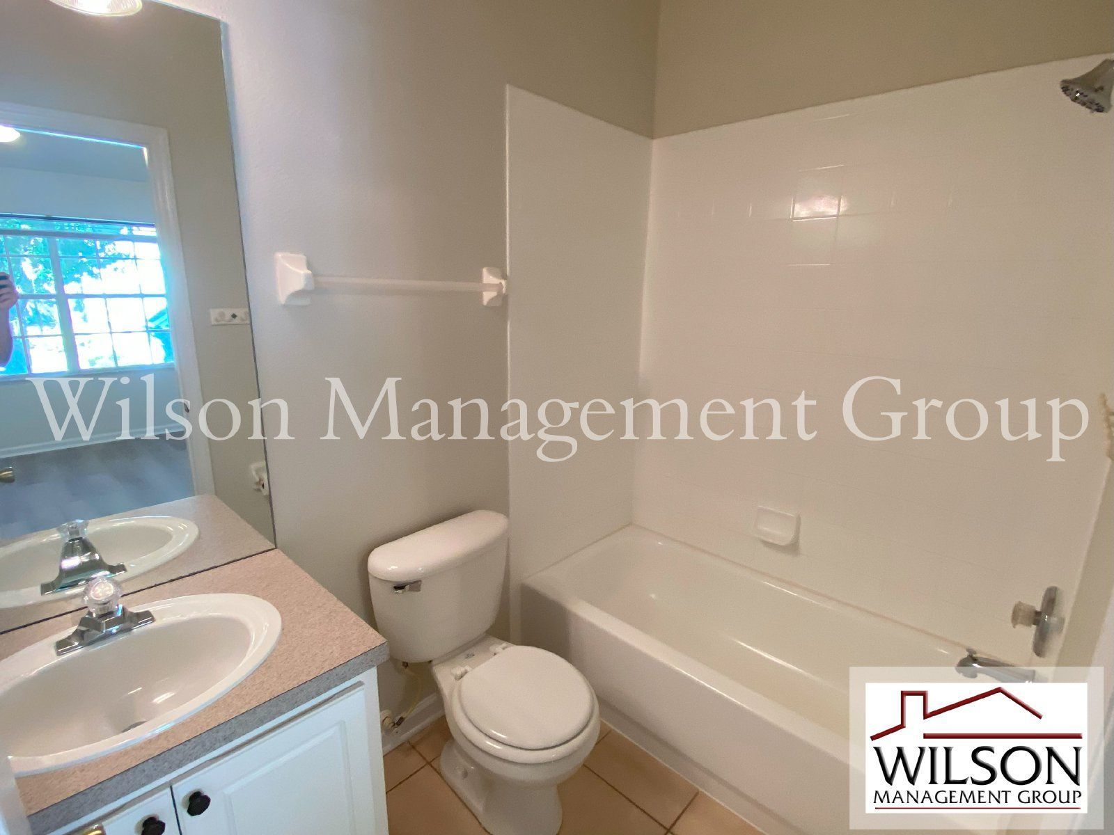 2/2.5 Townhouse In Gated Chase Townhomes Community property image
